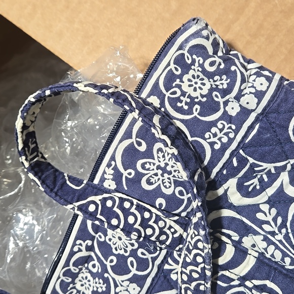 Navy zip Tote Twirly Bird Totebag Vera Bradley gently used - Picture 13 of 14